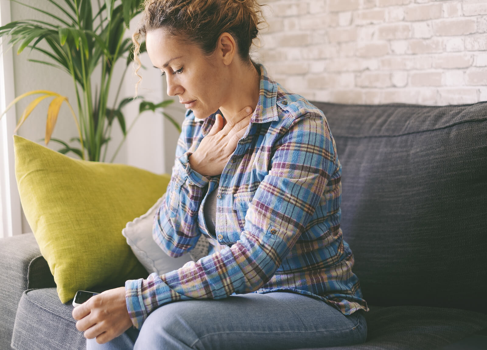 holding chest | anxiety therapist in englewood, co | postpartum anxiety therapy in greenwood village, co | anxiety therapy in littleton, co | englewood, co | greenwood village, co | littleton, co A woman sits on her couch with her hand placed on her chest, experiencing the physical symptoms that anxiety disorders can produce, such as chest tightness and difficulty breathing. These kinds of physical manifestations are something an anxiety therapist in Englewood, CO is trained to help clients understand and manage. Anxiety therapy in Littleton, CO and surrounding areas offers expecting and new mothers evidence-based tools to address both the emotional and physical sides of anxiety.